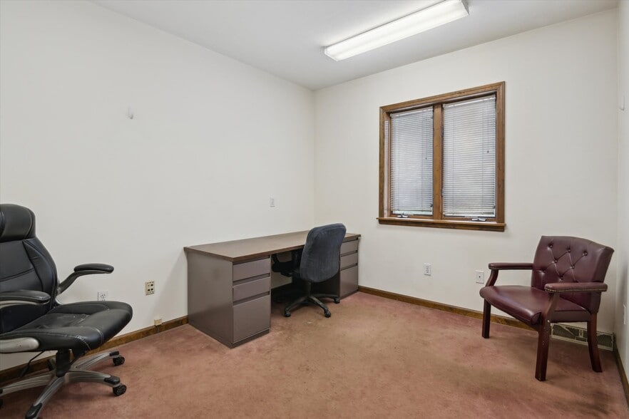 More Photos Of 1641 Saw Mill Run Blvd, Pittsburgh Flex For Sale