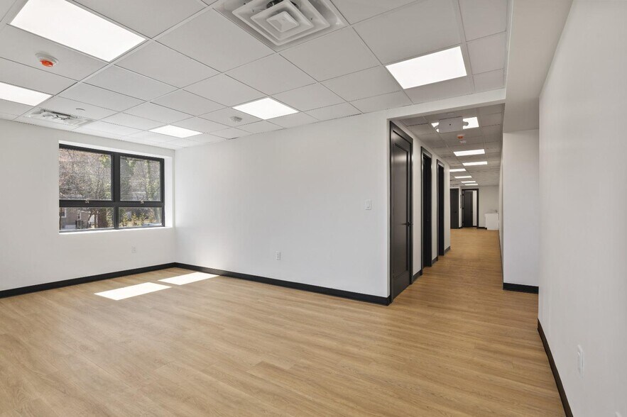 More Photos Of 6-12 Hoover Ave, Haverstraw Warehouse For Lease