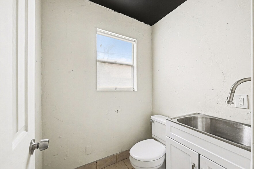 More Photos Of 5711 5th St, Katy Medical For Lease