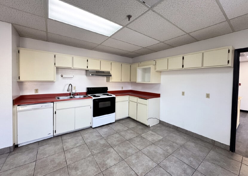 More Photos Of 1920 Columbia Dr SE, Albuquerque Warehouse For Sale