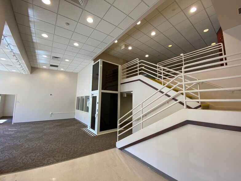 More Photos Of 701 Maple St, Peshtigo Warehouse For Lease