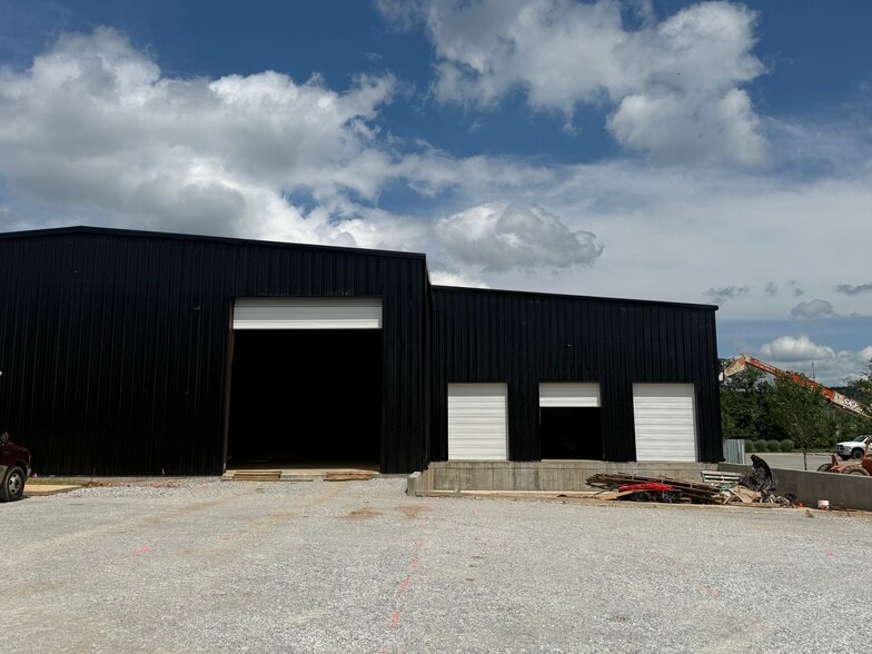 More Photos Of 595 Kawneer dr, Springdale Warehouse For Sale