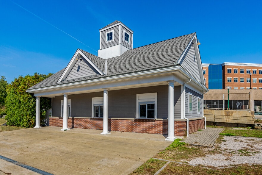 More Photos Of 150 Chelsea Harbor Dr, Norwich Restaurant For Lease