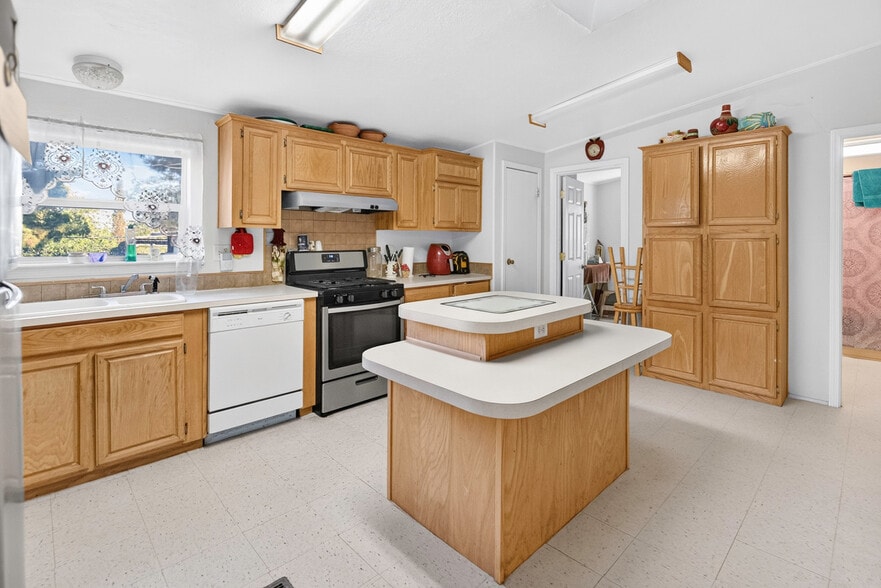More Photos Of 611 W Main St, Fabens Apartments For Sale