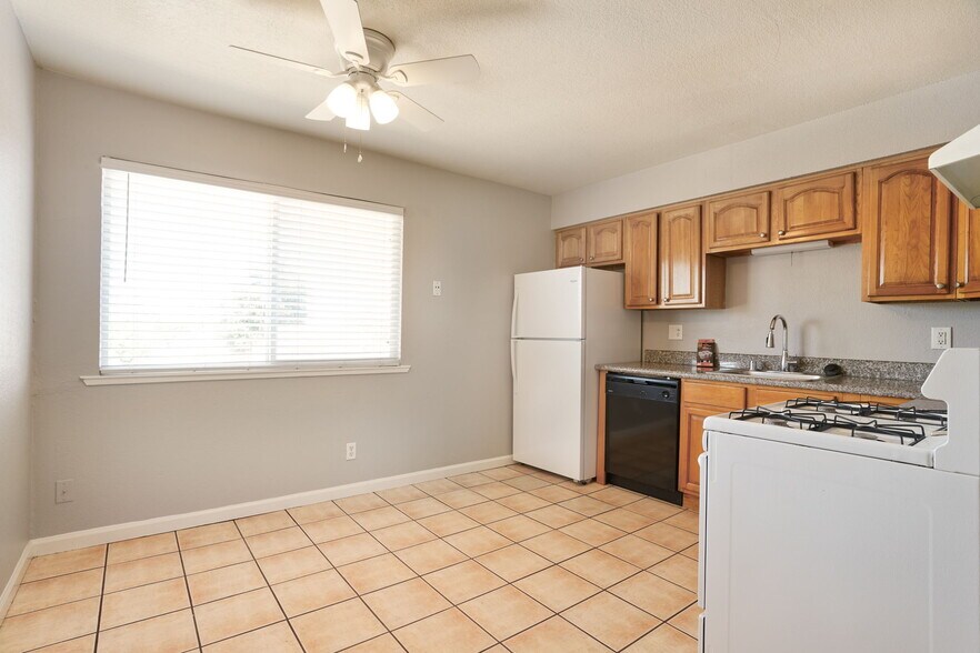 More Photos Of 1017 H St, Antioch Apartments For Sale