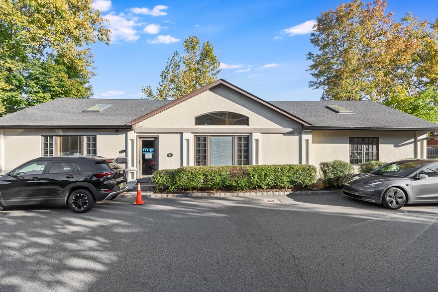 More Photos Of 271 Grove Ave, Verona Office For Lease