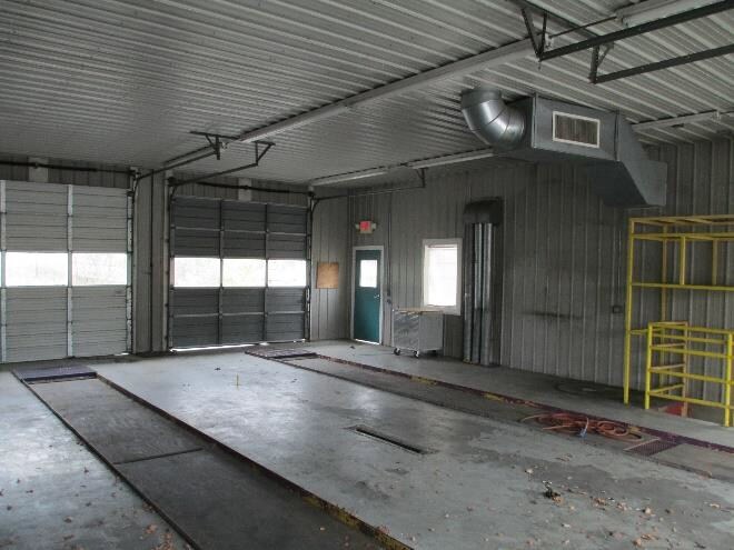 More Photos Of 3010 W Walnut St, Rogers Auto Repair For Sale