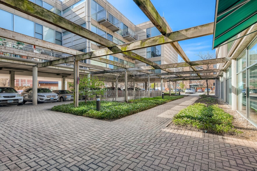 More Photos Of 1100 Central Ave, Wilmette Apartments For Lease