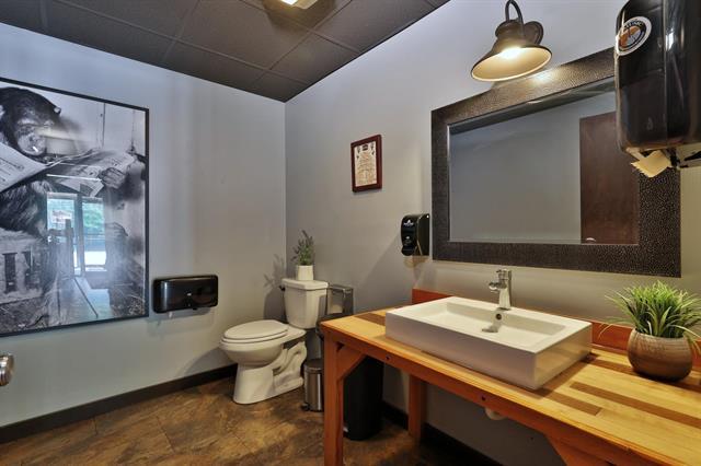 More Photos Of 20 Public Way, Quechee Restaurant For Sale