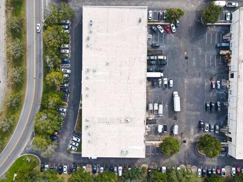 More Photos Of 6753 Kingspointe Pky, Orlando Warehouse For Sale