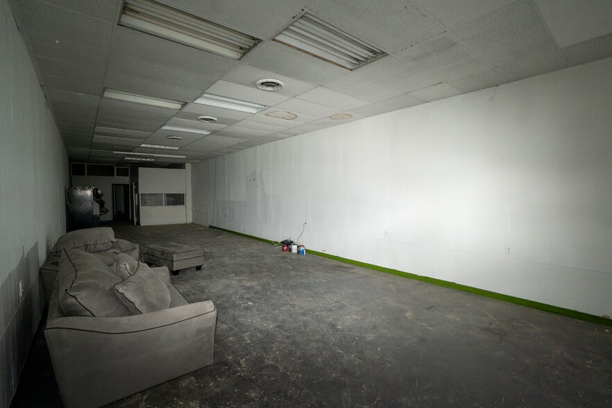 More Photos Of 14049-14051 Gratiot Ave, Detroit Storefront Retail Office For Sale