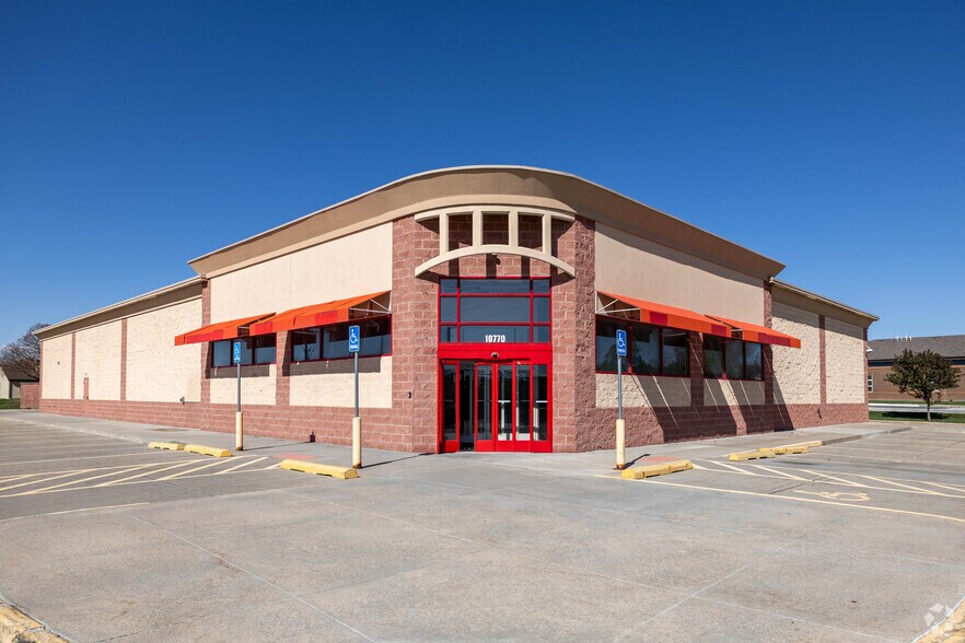 More Photos Of 10770 Fort St, Omaha Drugstore For Sale