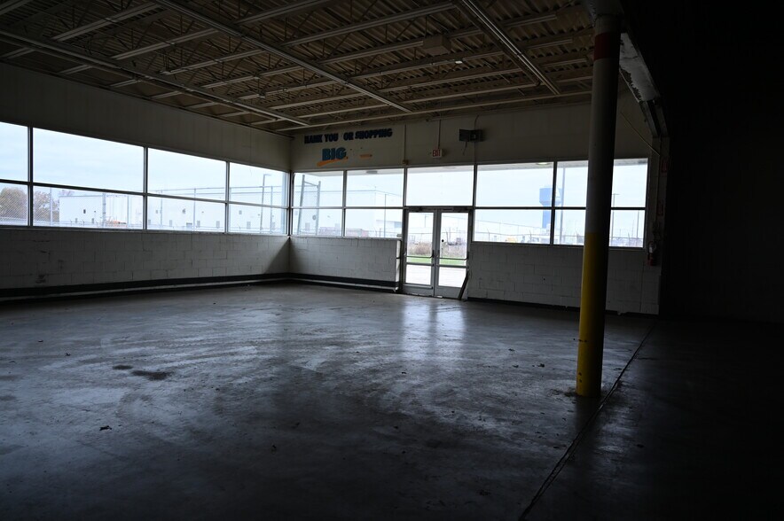More Photos Of 2300 Claremont Ave, Ashland Freestanding For Lease