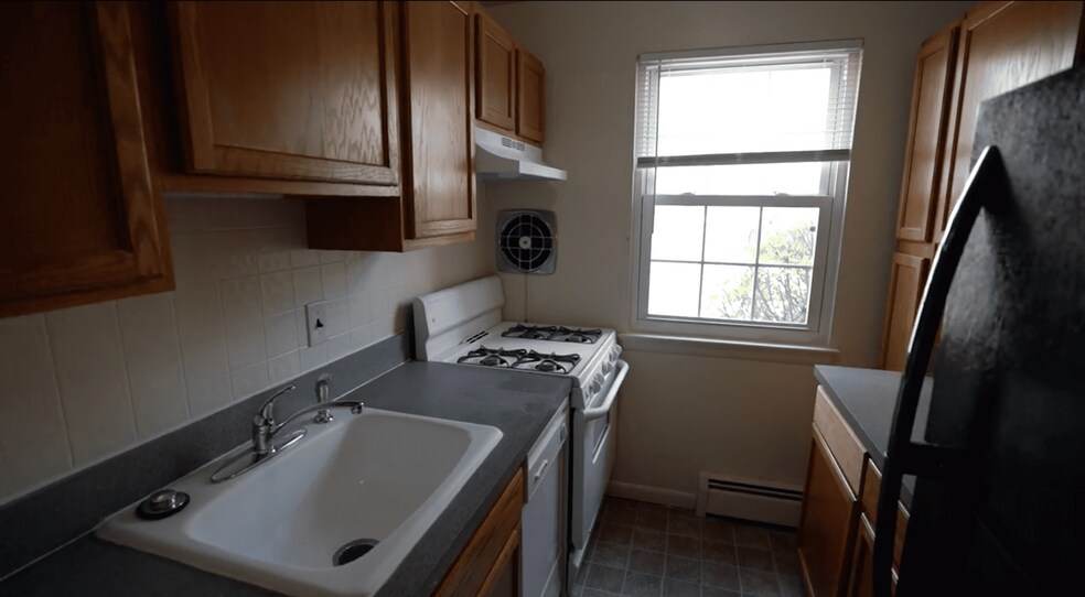 More Photos Of 206-212 Brookes Ave, Gaithersburg Apartments For Sale