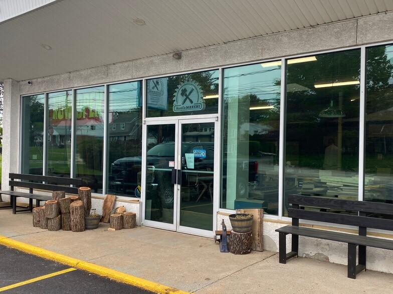 More Photos Of 735 N York Rd, Willow Grove Storefront For Sale