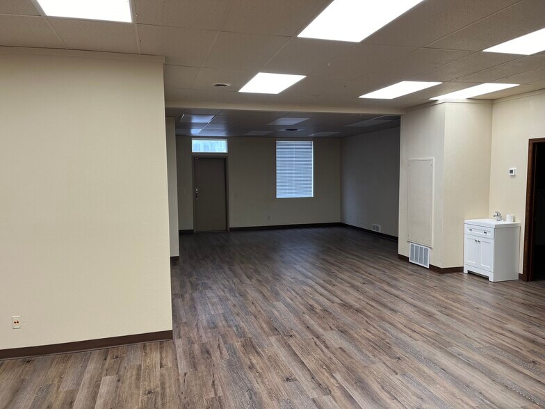 More Photos Of 8318 Gage Blvd, Kennewick Storefront Retail Office For Lease