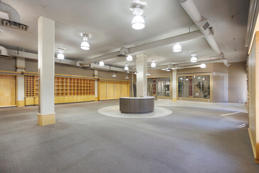 More Photos Of 4807 50 Ave, Red Deer General Retail For Lease