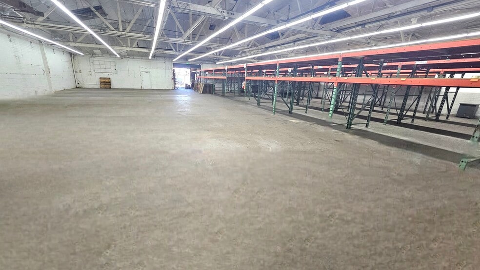 More Photos Of 465 E 32nd St, Los Angeles Warehouse For Sale