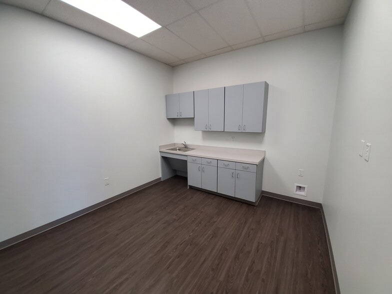 More Photos Of 6700 Guada Coma Dr, Schertz Distribution For Sale