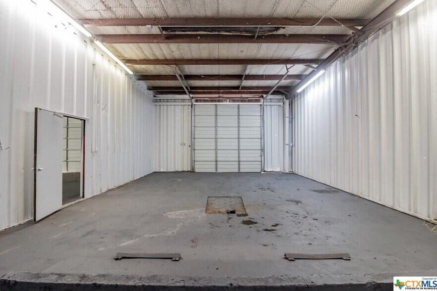 More Photos Of 1121 Northside Rd, Victoria Industrial For Sale