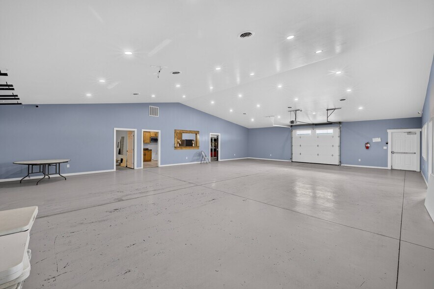 More Photos Of 506 E Stover Rd, Grandview Warehouse For Sale