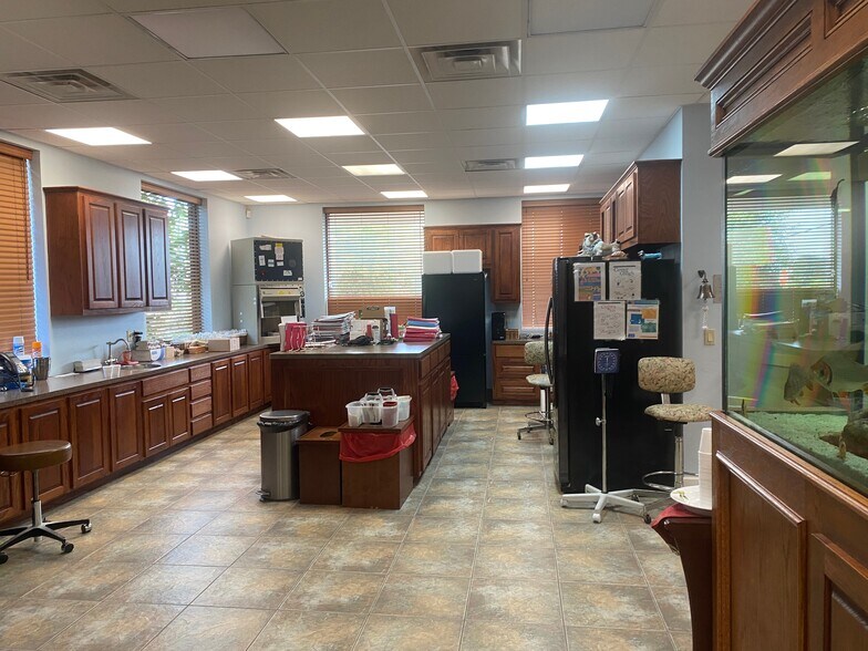 More Photos Of 3326 Watters Rd, Pasadena Medical For Sale