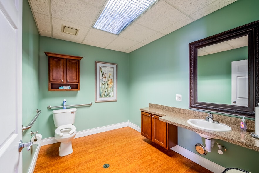 More Photos Of 4615-4621 S Wayne Rd, Wayne Storefront For Sale