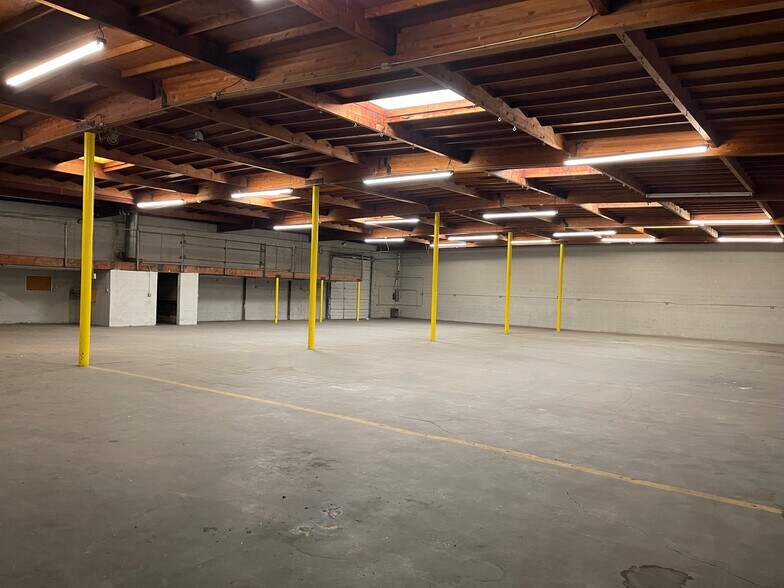 More Photos Of 1550 E Burnett St, Signal Hill Warehouse For Lease