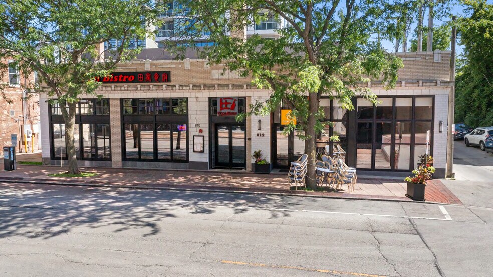 More Photos Of 810-812 Grove St, Evanston Bar For Sale