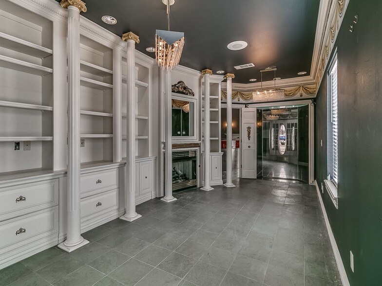 More Photos Of 4645 Tinker Diagonal, Oklahoma City Loft Creative Space For Sale