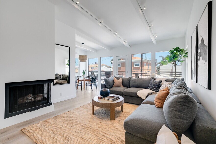 More Photos Of 2602 Pacific Ave, Venice Apartments For Sale