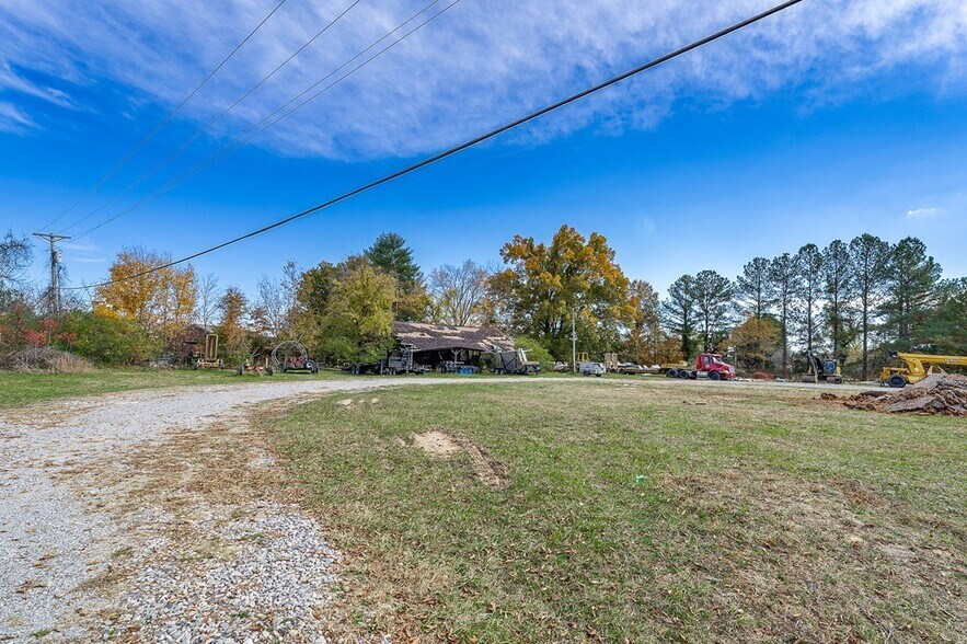 More Photos Of 1470 S Jefferson Ave, Cookeville Showroom For Sale
