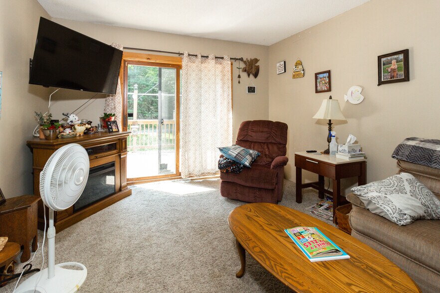 More Photos Of 216 S Shore Dr, Pickerel Restaurant For Sale