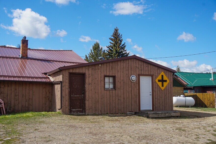 More Photos Of 20 Forest Rd S, Martinsdale Hotel For Sale