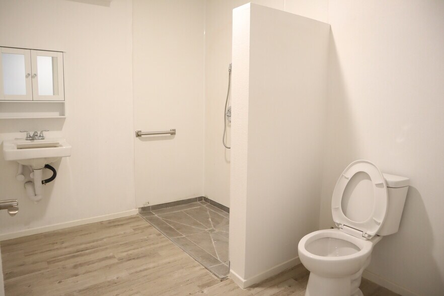 More Photos Of 10501 Wilmington Ave, Los Angeles Apartments For Sale