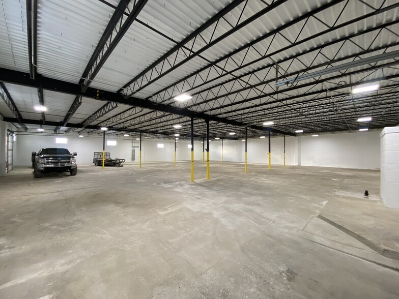 Primary Photo Of 20 Lexington Pl, Austintown Warehouse For Lease