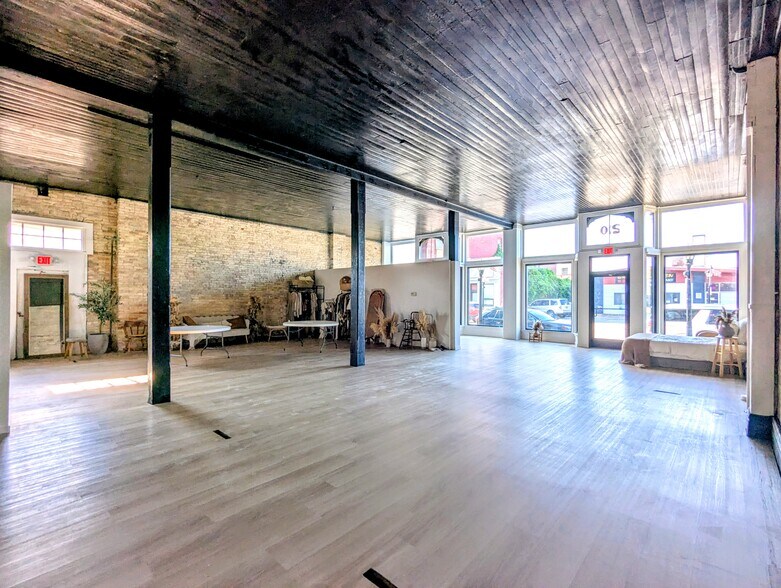 More Photos Of 1017 Washington Ave, Bay City Storefront Retail Residential For Sale