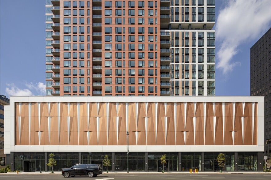 Primary Photo Of 777 McCarter Hwy, Newark Apartments For Lease