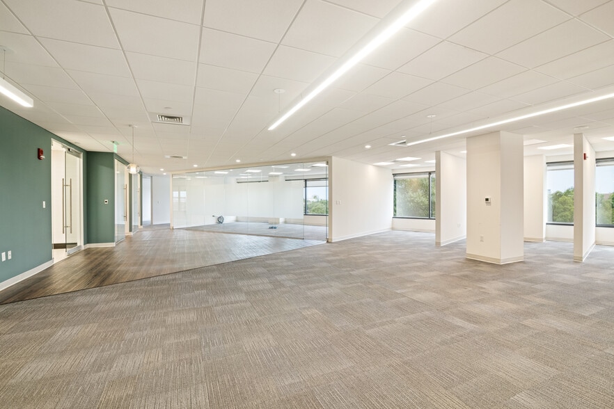 More Photos Of 1400 Centrepark Blvd, West Palm Beach Office For Lease