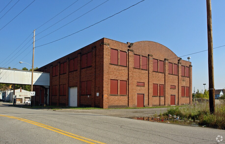 Primary Photo Of 1251 W Market St, Warren Manufacturing For Sale