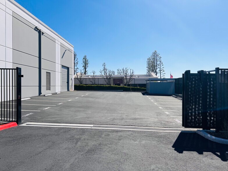 More Photos Of 2070 W 11th St, Upland Warehouse For Lease