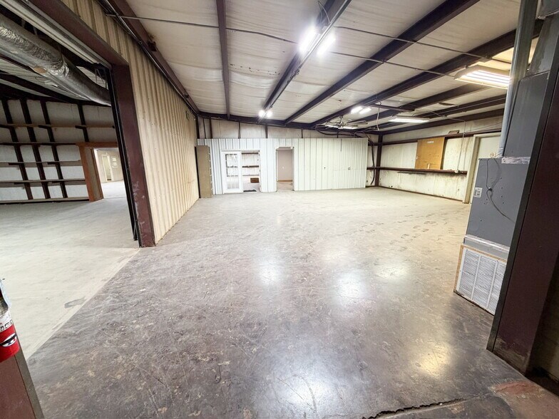 More Photos Of 2031 Trade Dr, Midland Showroom For Sale