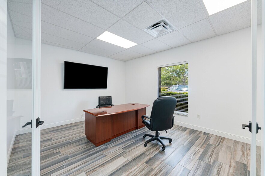 More Photos Of 3911 Golf Park Loop, Bradenton Office For Sale