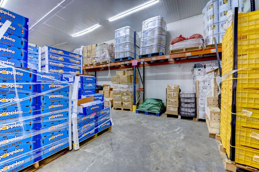 More Photos Of 7414 Domino Ln, Houston Light Distribution For Sale