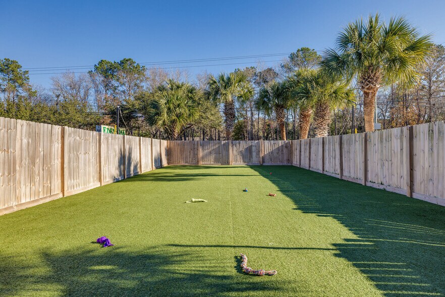 More Photos Of 5617 Dorchester Rd, North Charleston Veterinarian Kennel For Lease