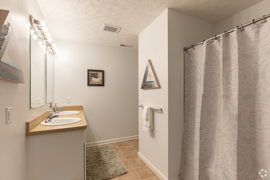 More Photos Of 1300 Cimarron Cir, Fairborn Apartments For Sale