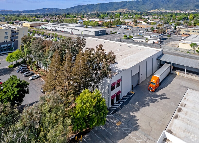 More Photos Of 165 E 10th St, Gilroy Distribution For Lease