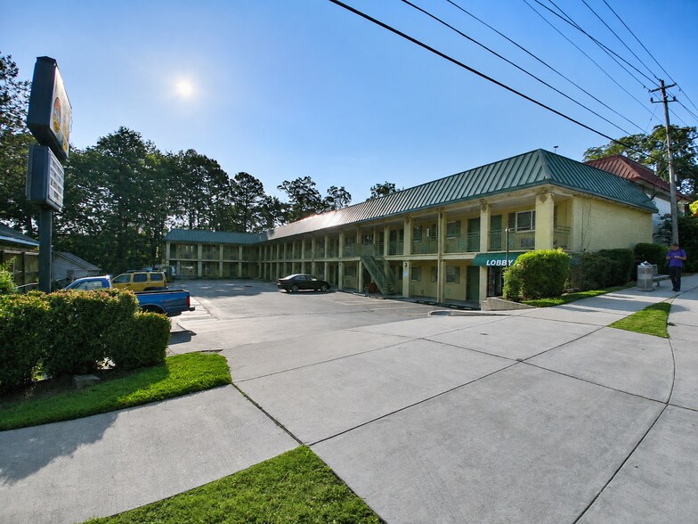 More Photos Of 917 Church St, Decatur Hotel For Sale