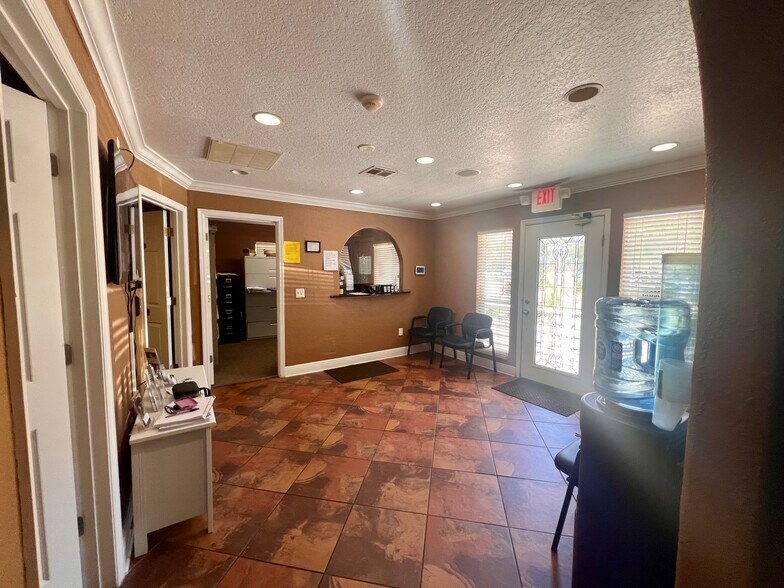 More Photos Of 766 Deltona Blvd, Deltona Flex For Sale