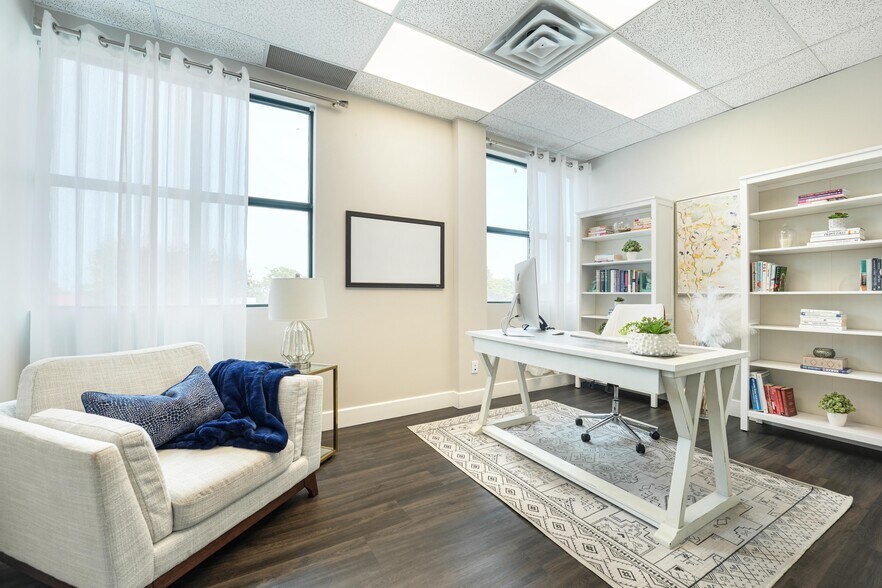 More Photos Of 2155 Dunwin Dr, Mississauga Office Residential For Sale